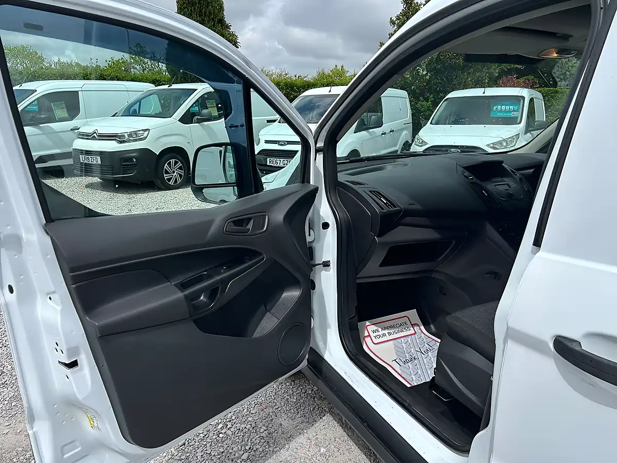 Used 2018 Ford Transit Connect 200 Econetic White - Interior and Exterior details 11