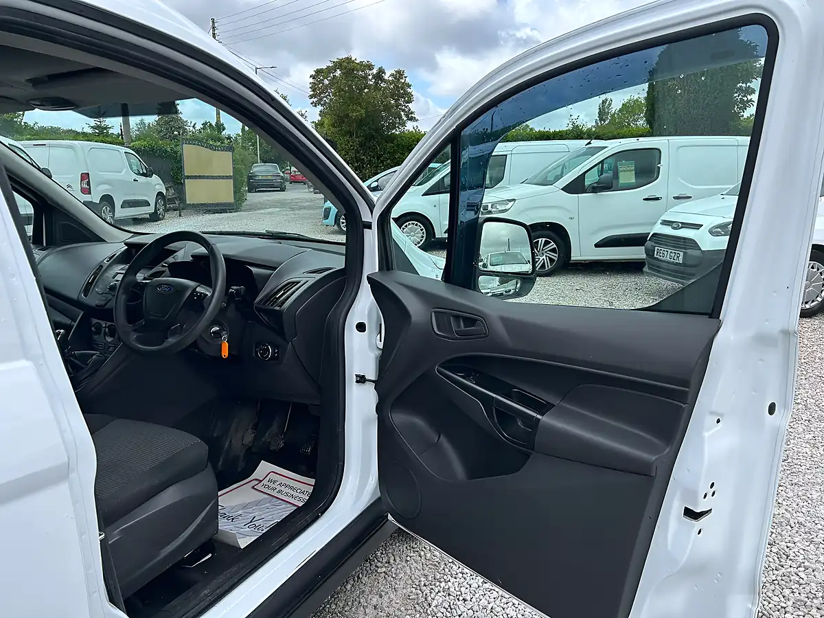 Used 2018 Ford Transit Connect 200 Econetic White - Interior and Exterior details 9