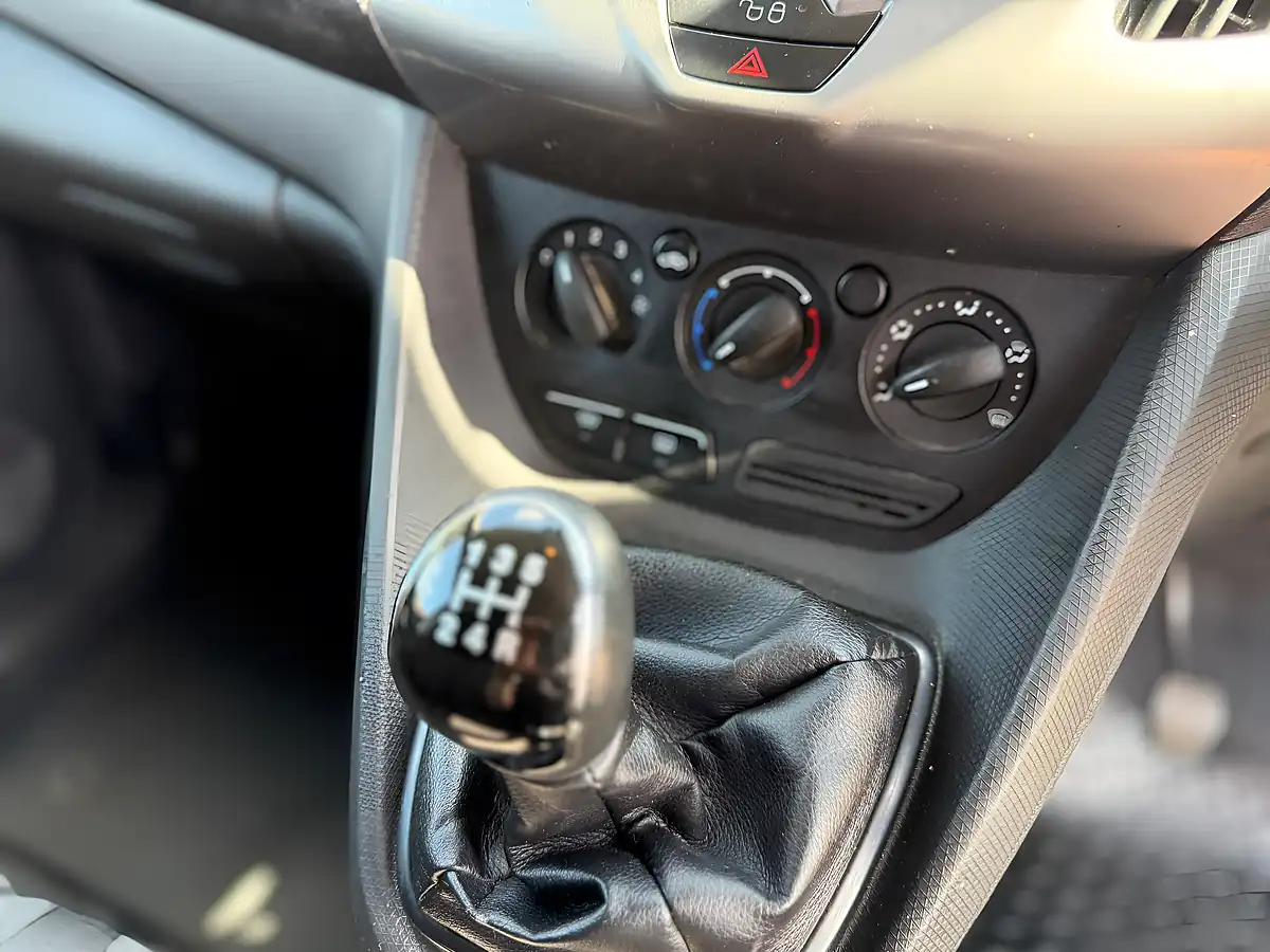 Used 2018 Ford Transit Connect 200 L1 Trend White - Interior and Exterior details 12