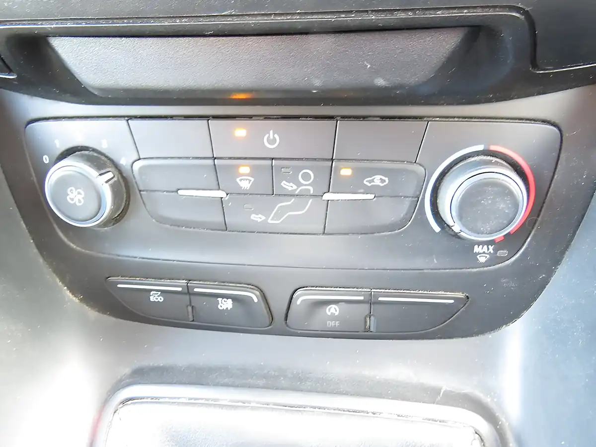 Used 2018 Ford Transit Connect 220 L1 Panel Van White - Interior and Exterior details 15