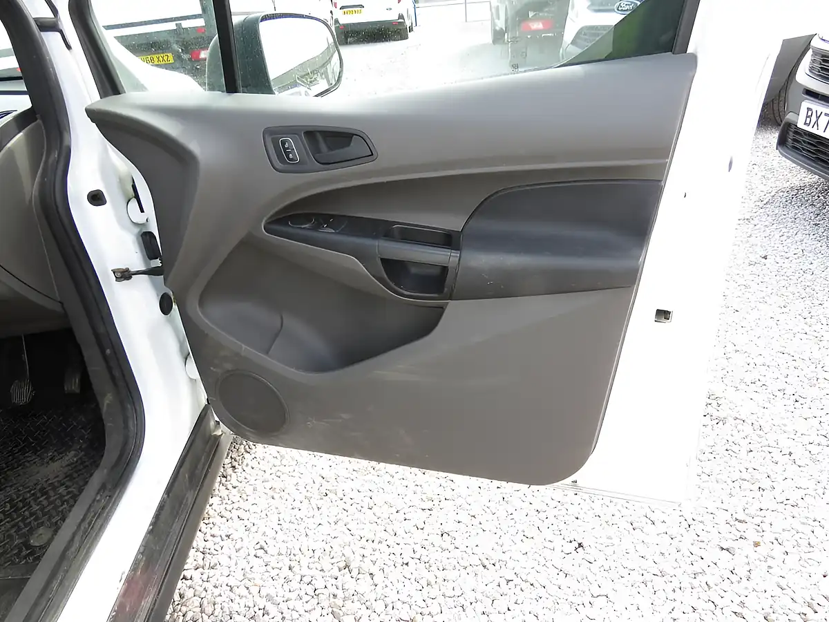 Used 2018 Ford Transit Connect 220 L1 Panel Van White - Interior and Exterior details 18