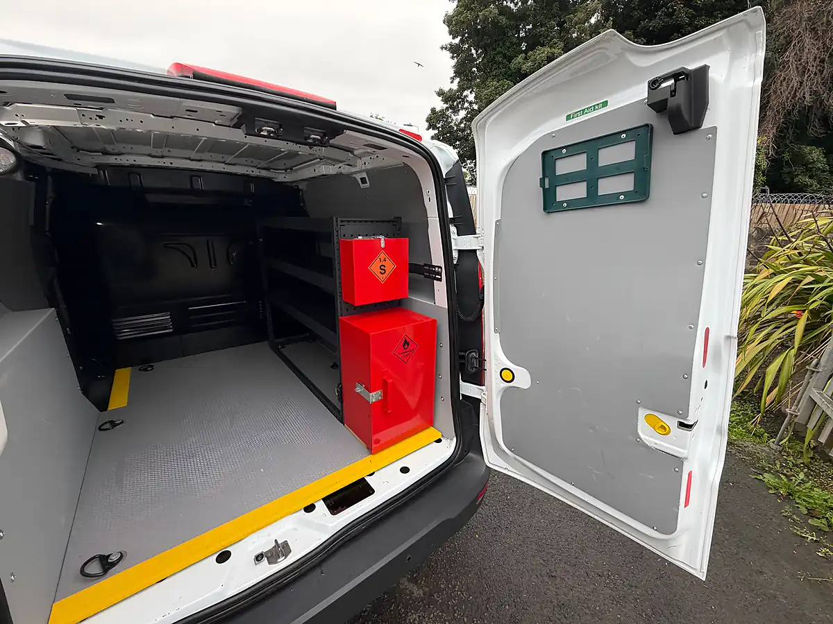 Used 2018 Ford Transit Connect 220 Panel Van L1 H1 White - Interior and Exterior details 6