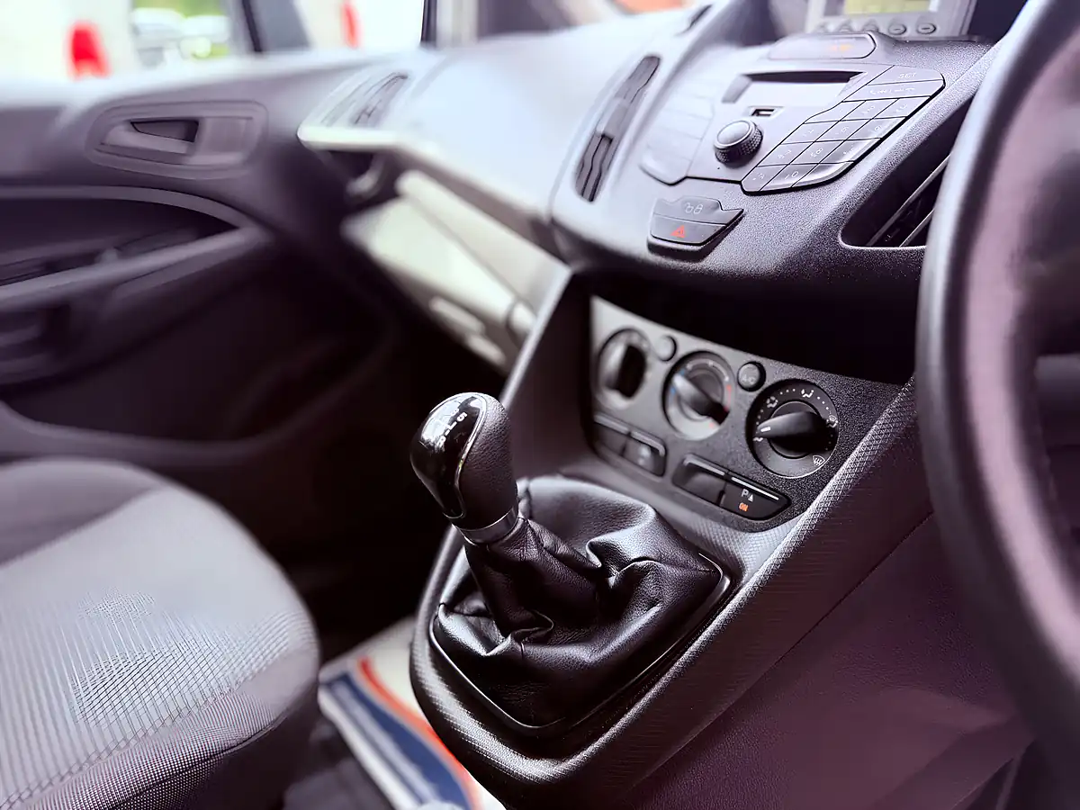 Used 2018 Ford Transit Connect 220 Panel Van White - Interior and Exterior details 14