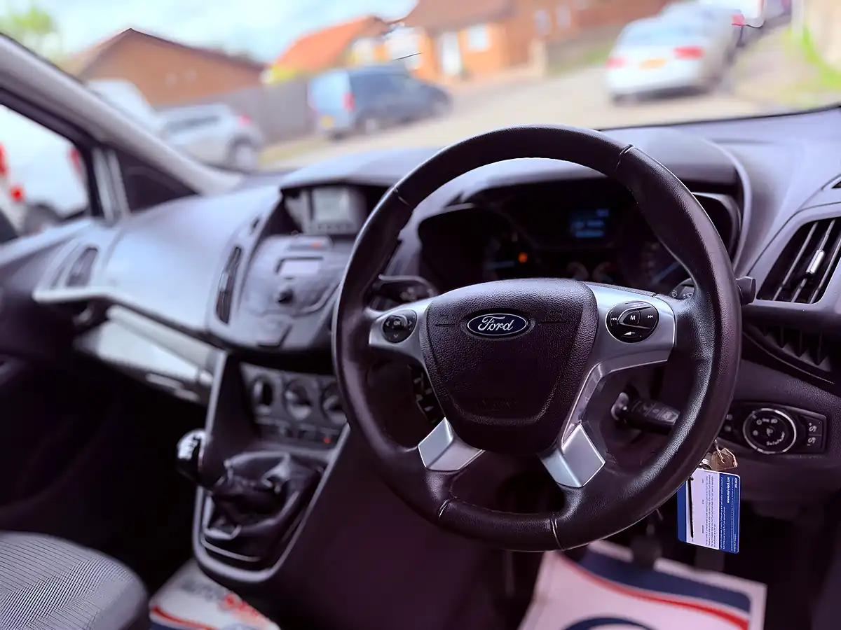 Used 2018 Ford Transit Connect 220 Panel Van White - Interior and Exterior details 15