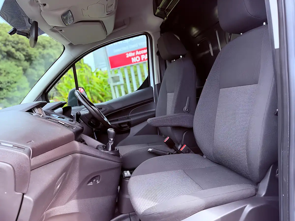 Used 2018 Ford Transit Connect 220 Panel Van White - Interior and Exterior details 16