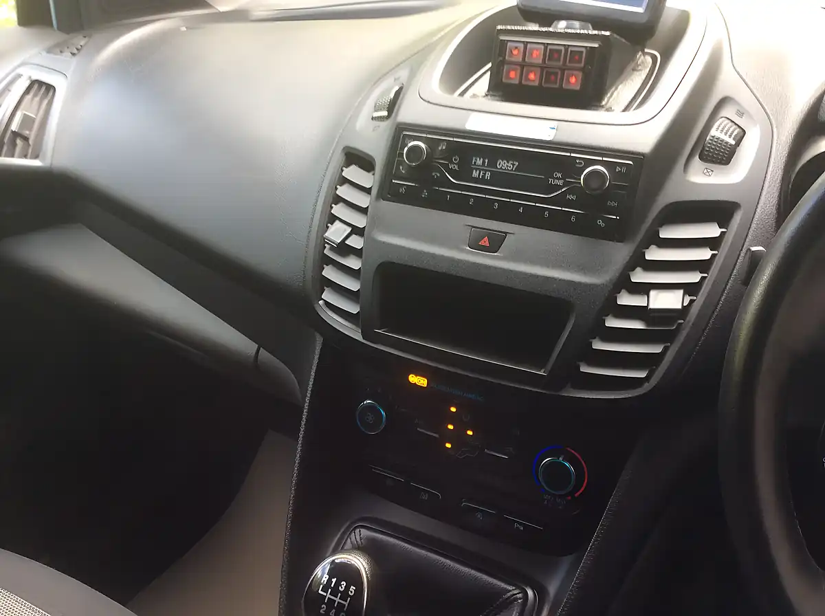 Used 2018 Ford Transit Connect 220 White - Interior and Exterior details 10