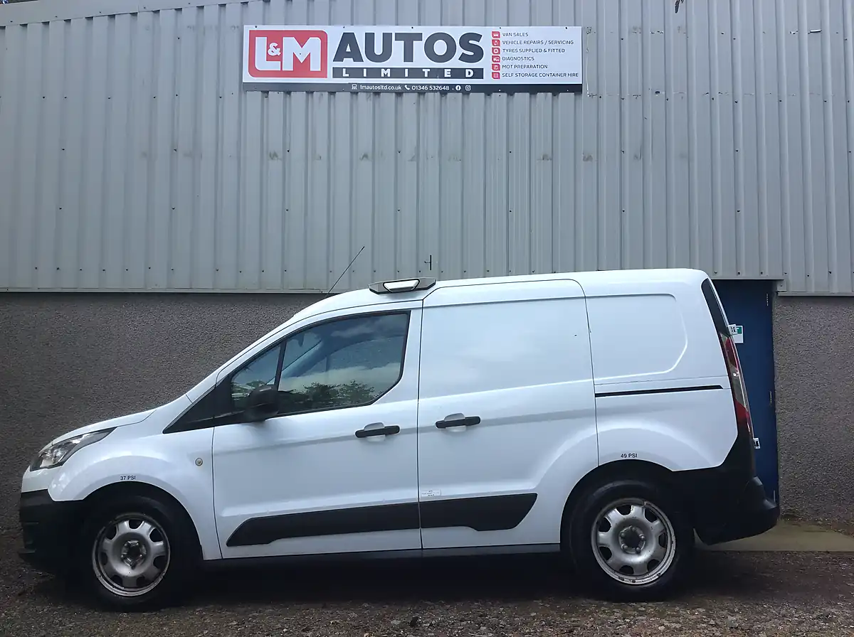 Used 2018 Ford Transit Connect 220 White - Interior and Exterior details 4