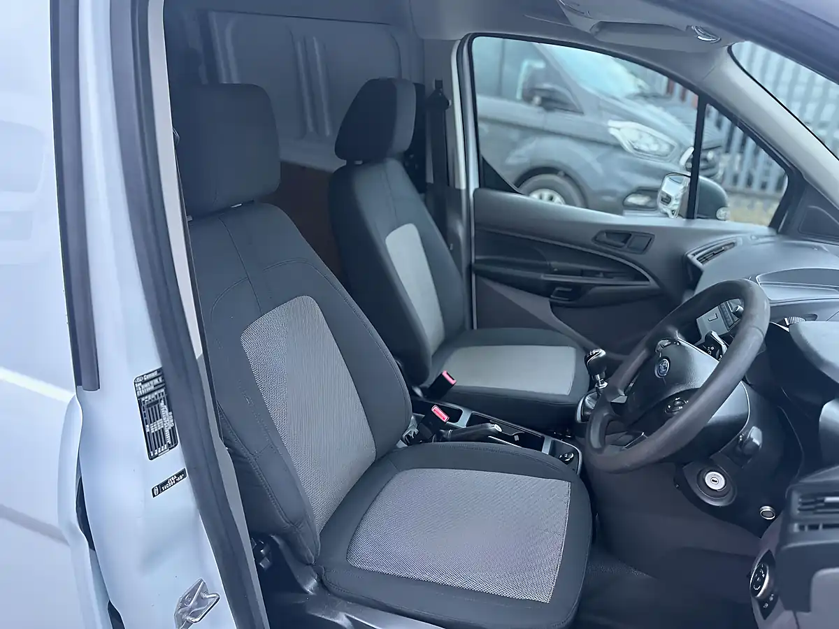 Used 2018 Ford Transit Connect Combi Van White - Interior and Exterior details 13