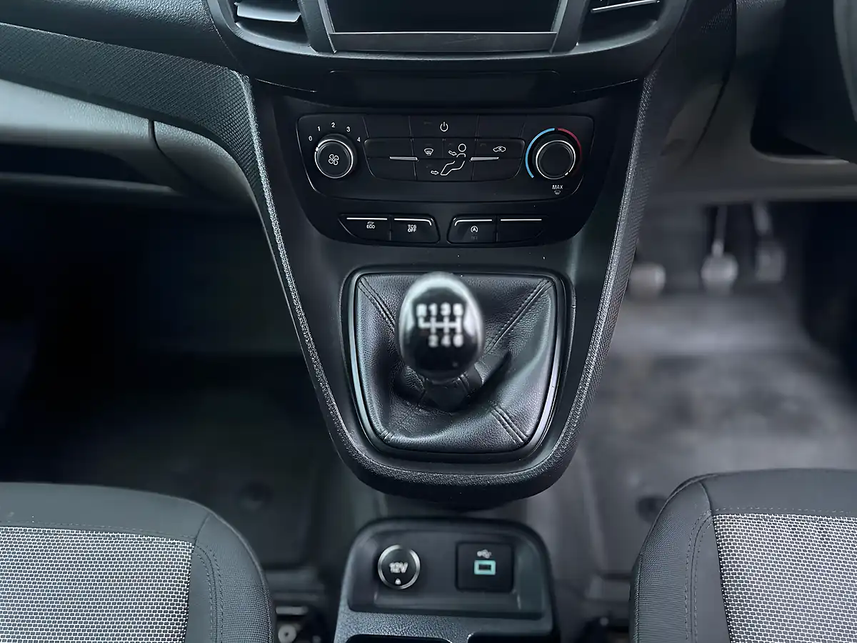 Used 2018 Ford Transit Connect Combi Van White - Interior and Exterior details 19