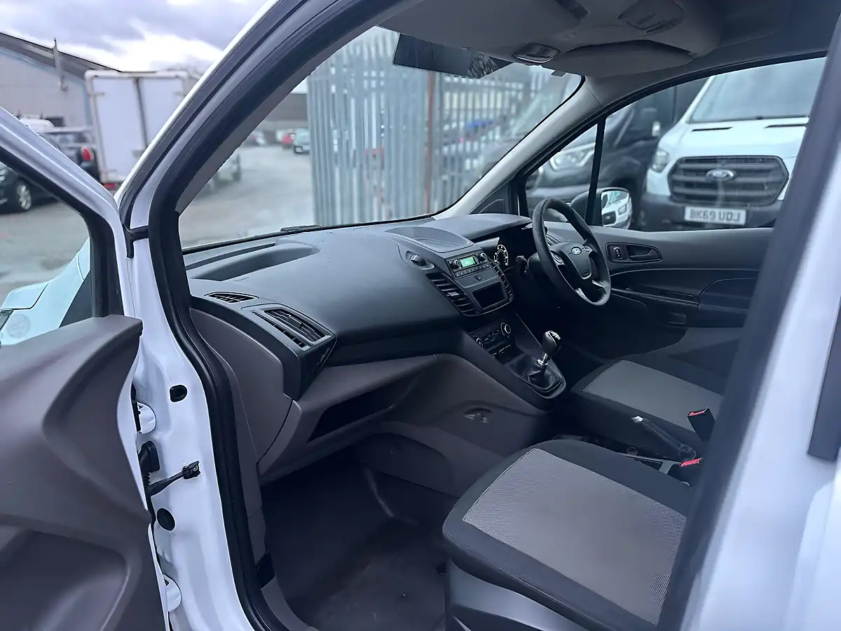 Used 2018 Ford Transit Connect Combi Van White - Interior and Exterior details 20
