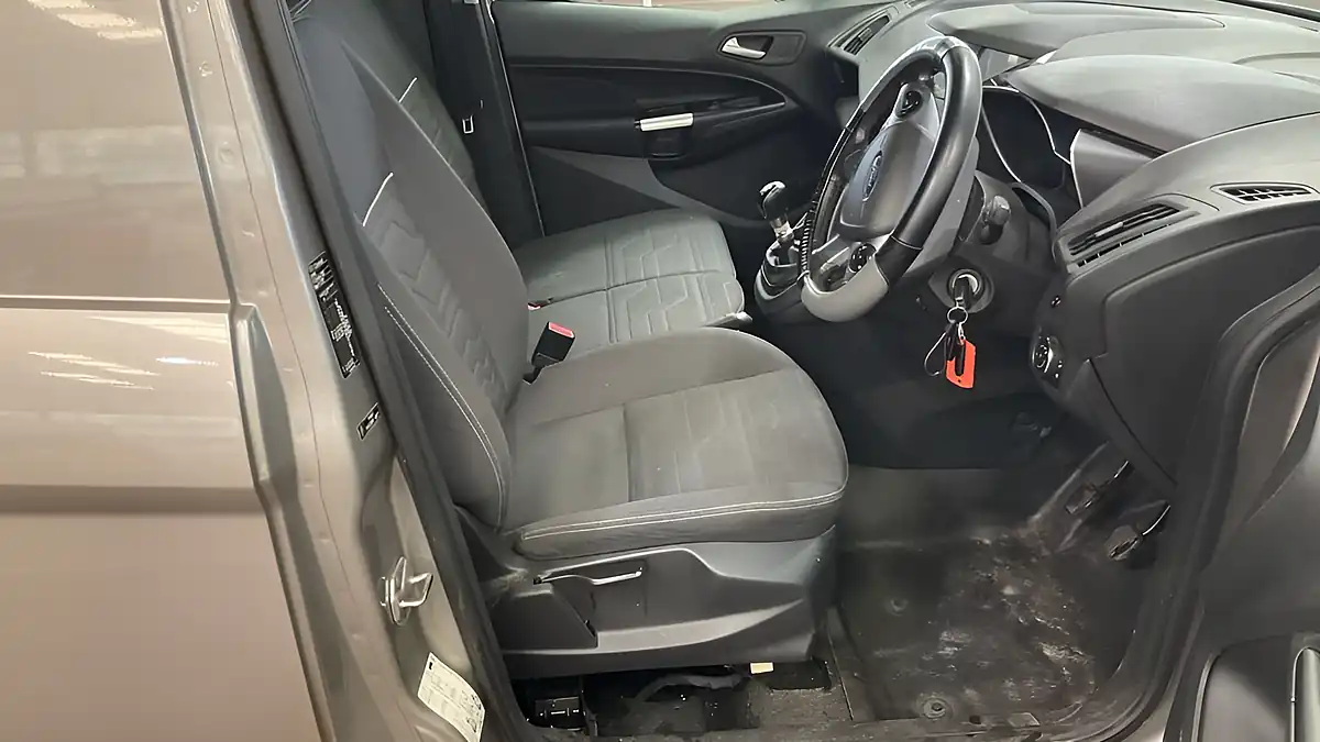 Used 2018 Ford Transit Connect Limited Silver - Interior and Exterior details 11