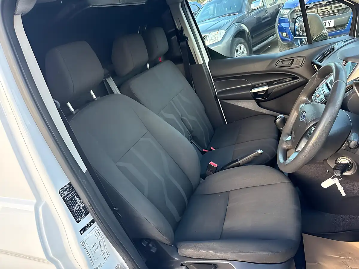 Used 2018 Ford Transit Connect Trend White - Interior and Exterior details 11