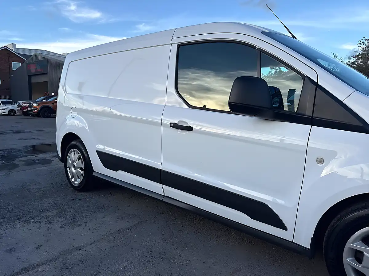 Used 2018 Ford Transit Connect Trend White - Interior and Exterior details 16
