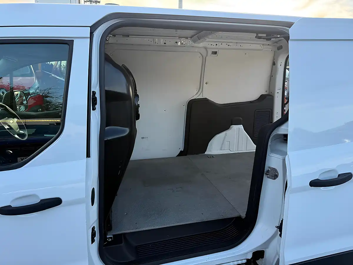 Used 2018 Ford Transit Connect Trend White - Interior and Exterior details 9