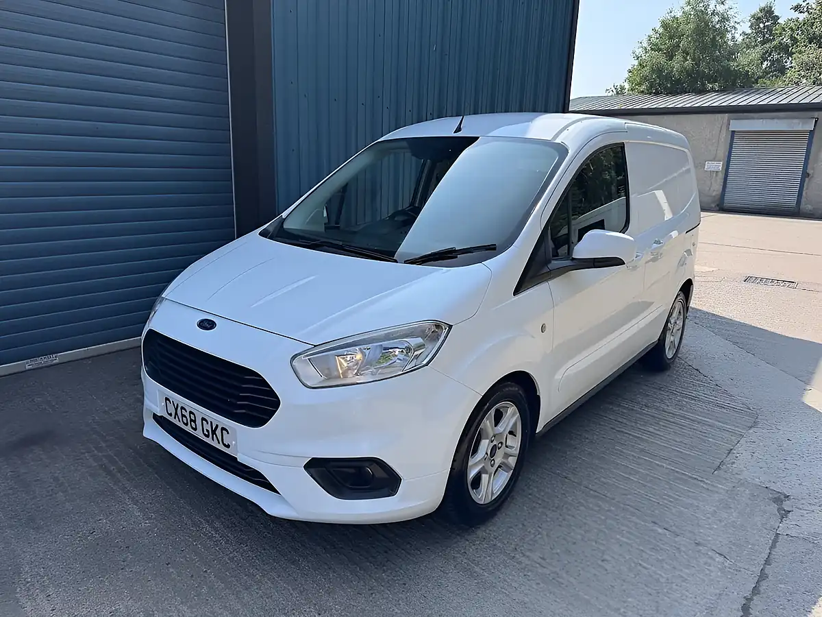 Used 2018 Ford Transit Courier Limited White - Front View