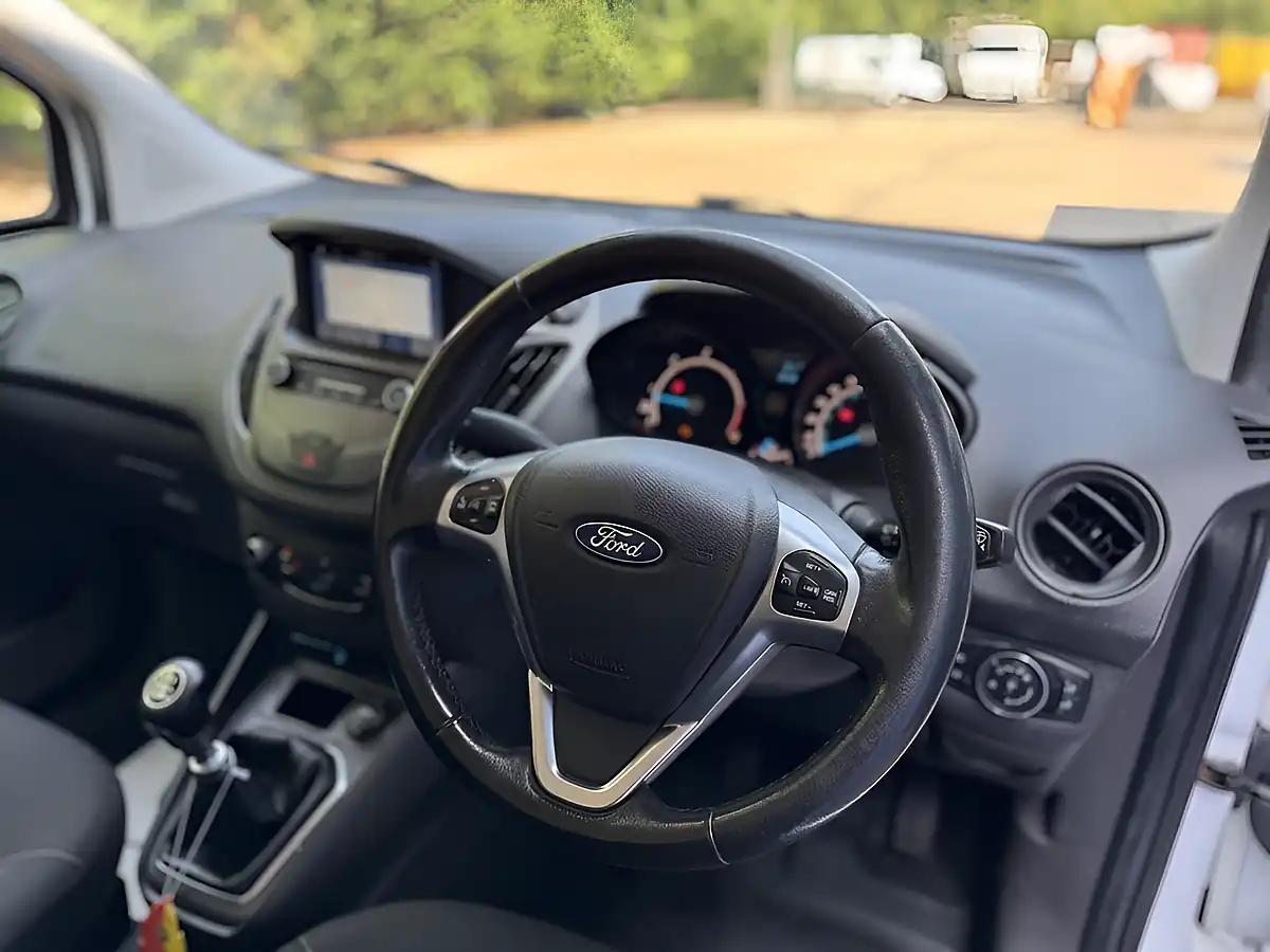 Used 2018 Ford Transit Courier Limited White - Interior and Exterior details 6