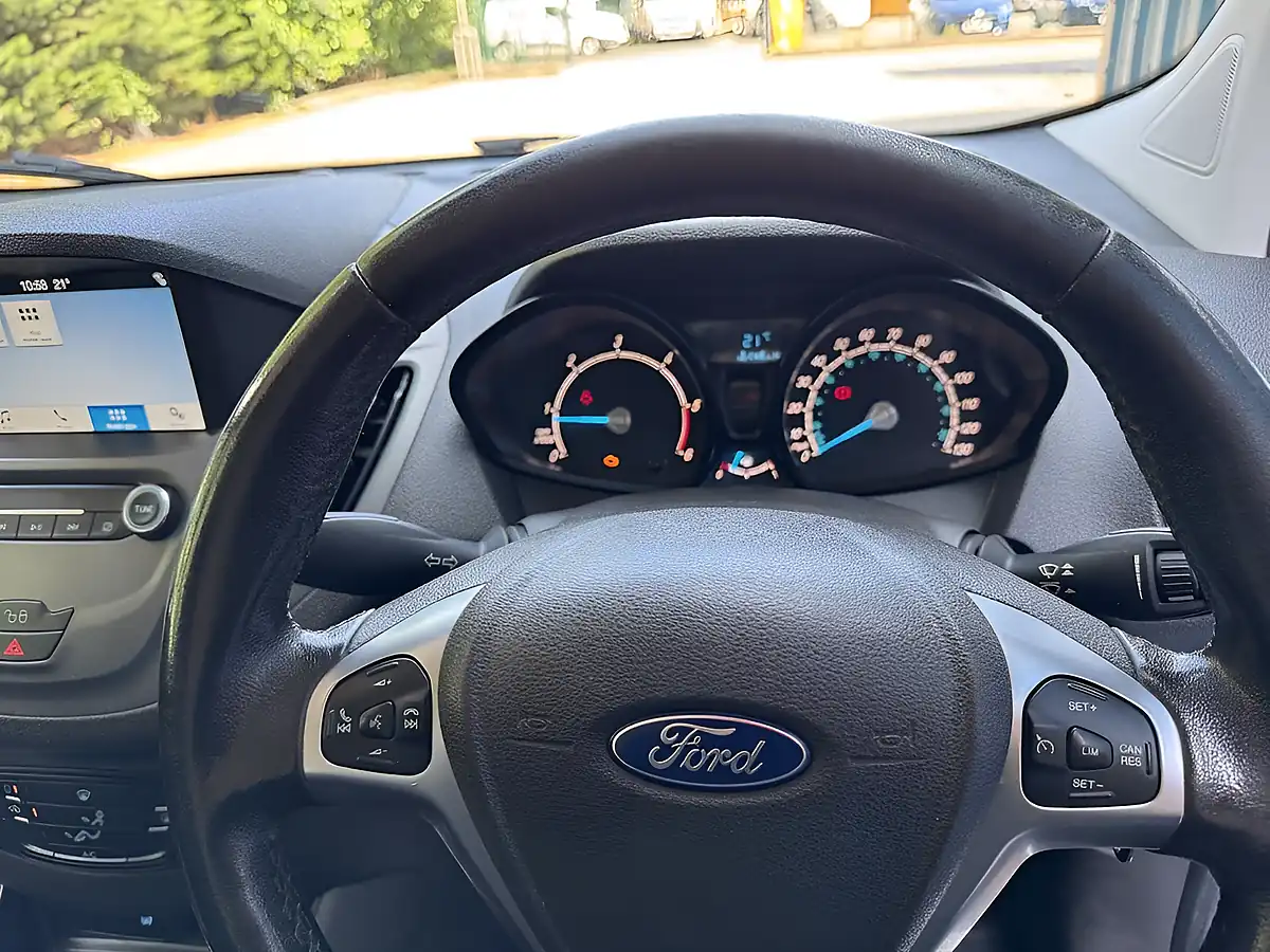 Used 2018 Ford Transit Courier Limited White - Interior and Exterior details 8