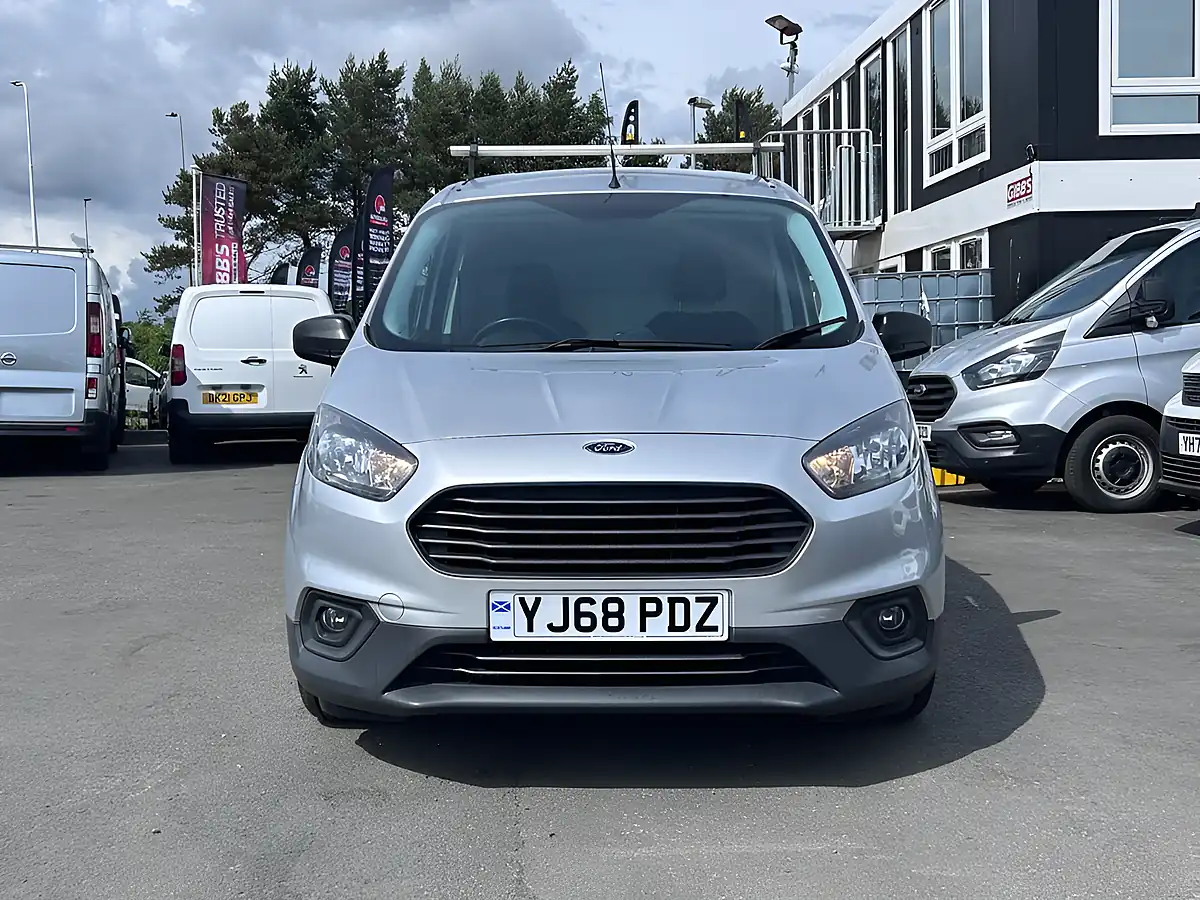 Used 2018 Ford Transit Courier Trend Silver - Interior and Exterior details 10