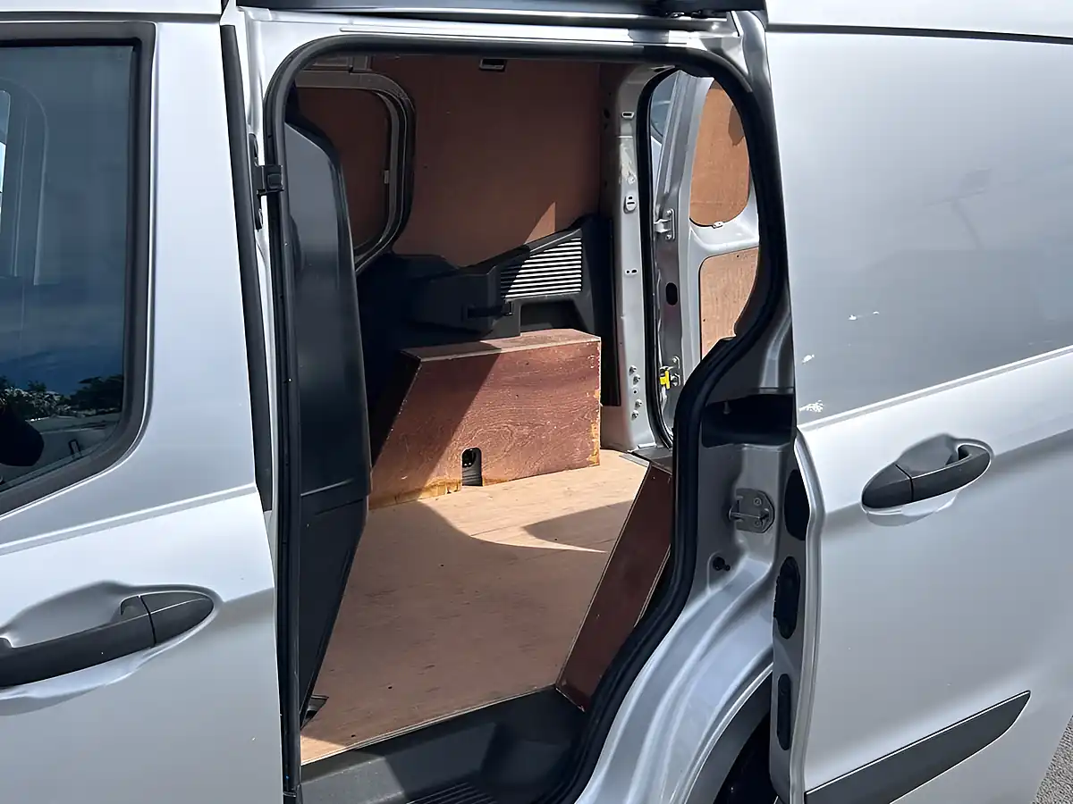 Used 2018 Ford Transit Courier Trend Silver - Interior and Exterior details 14