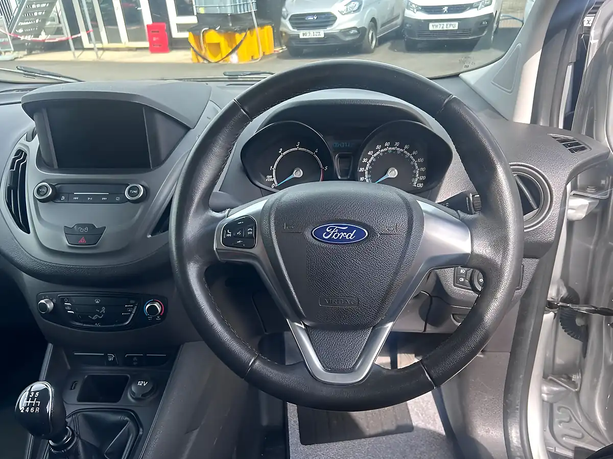 Used 2018 Ford Transit Courier Trend Silver - Interior and Exterior details 18