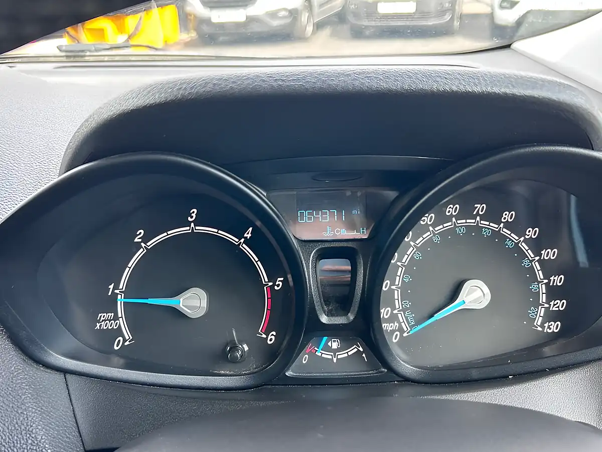 Used 2018 Ford Transit Courier Trend Silver - Interior and Exterior details 19