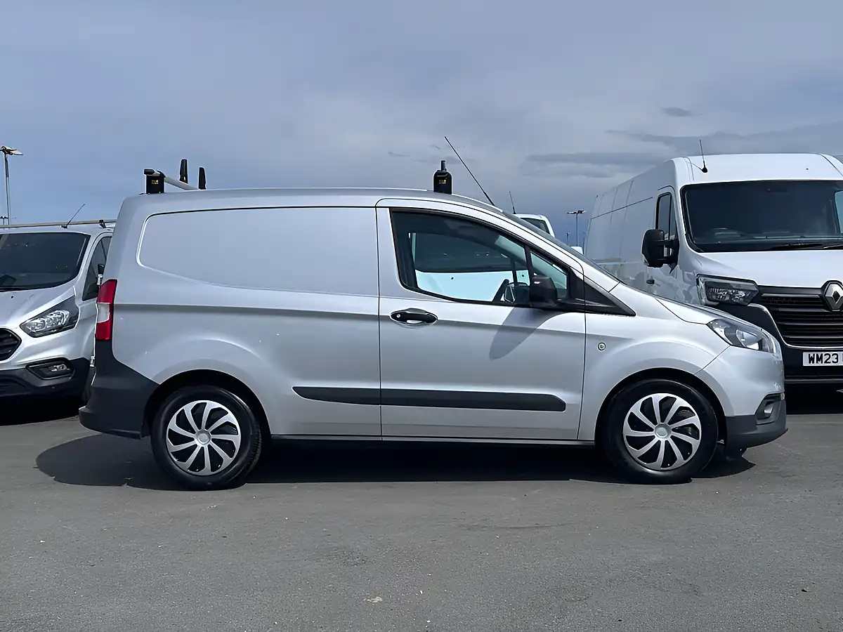 Used 2018 Ford Transit Courier Trend Silver - Interior and Exterior details 3
