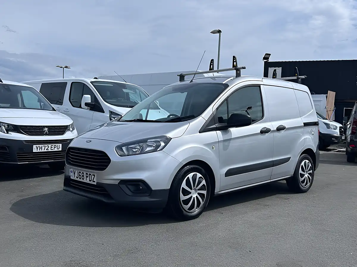 Used 2018 Ford Transit Courier Trend Silver - Interior and Exterior details 9