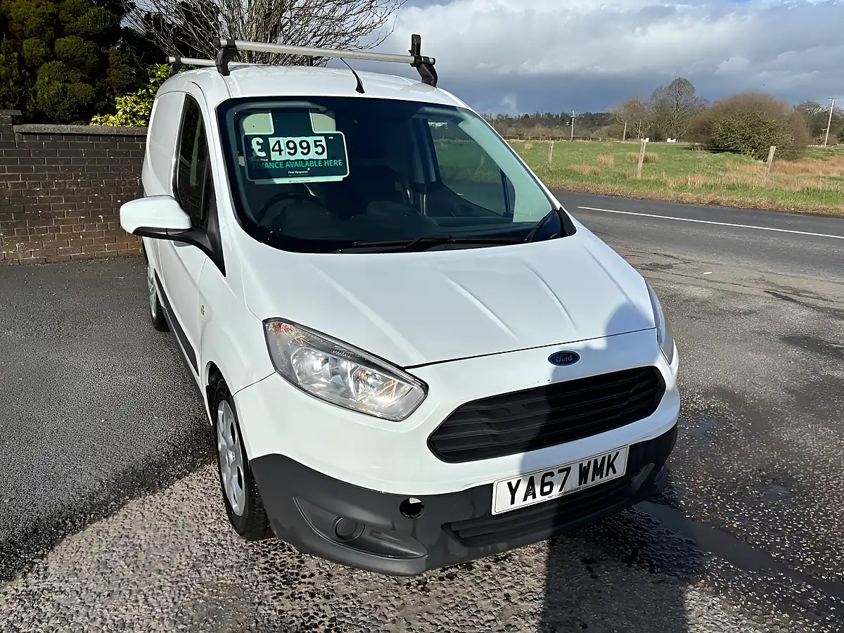 Used 2018 Ford Transit Courier Trend White - Front View
