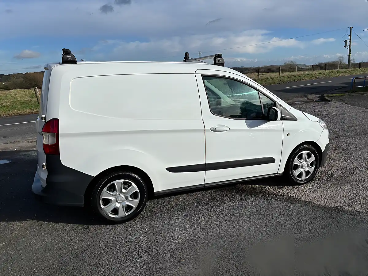 Used 2018 Ford Transit Courier Trend White - Interior and Exterior details 3