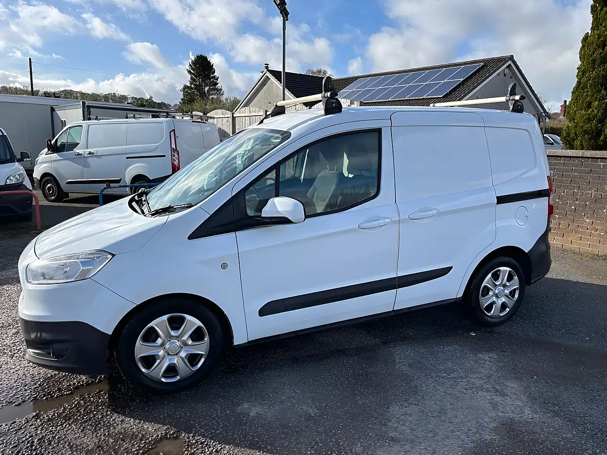 Used 2018 Ford Transit Courier Trend White - Interior and Exterior details 8