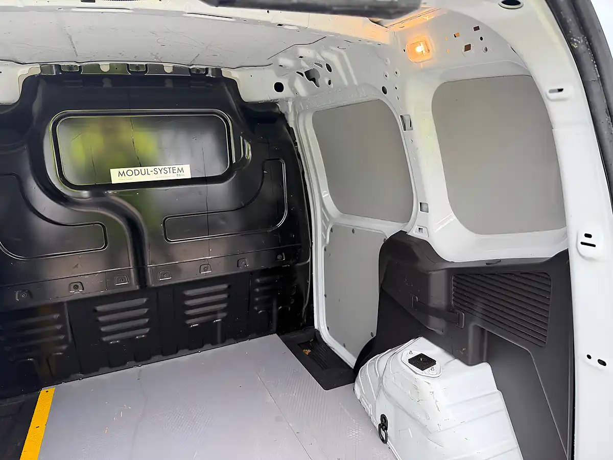 Used 2018 Ford Transit Courier Trend White - Interior and Exterior details 16