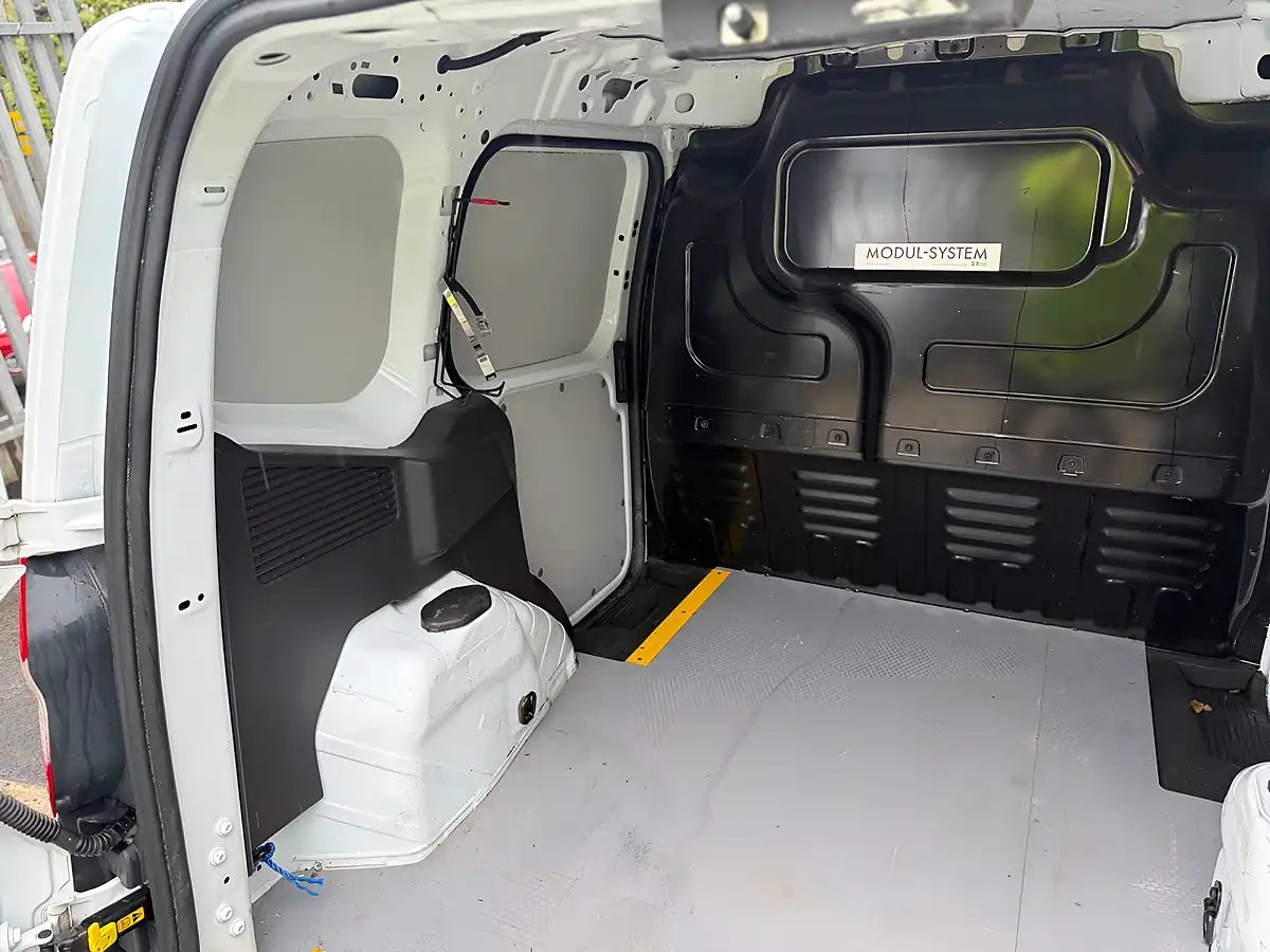 Used 2018 Ford Transit Courier Trend White - Interior and Exterior details 17