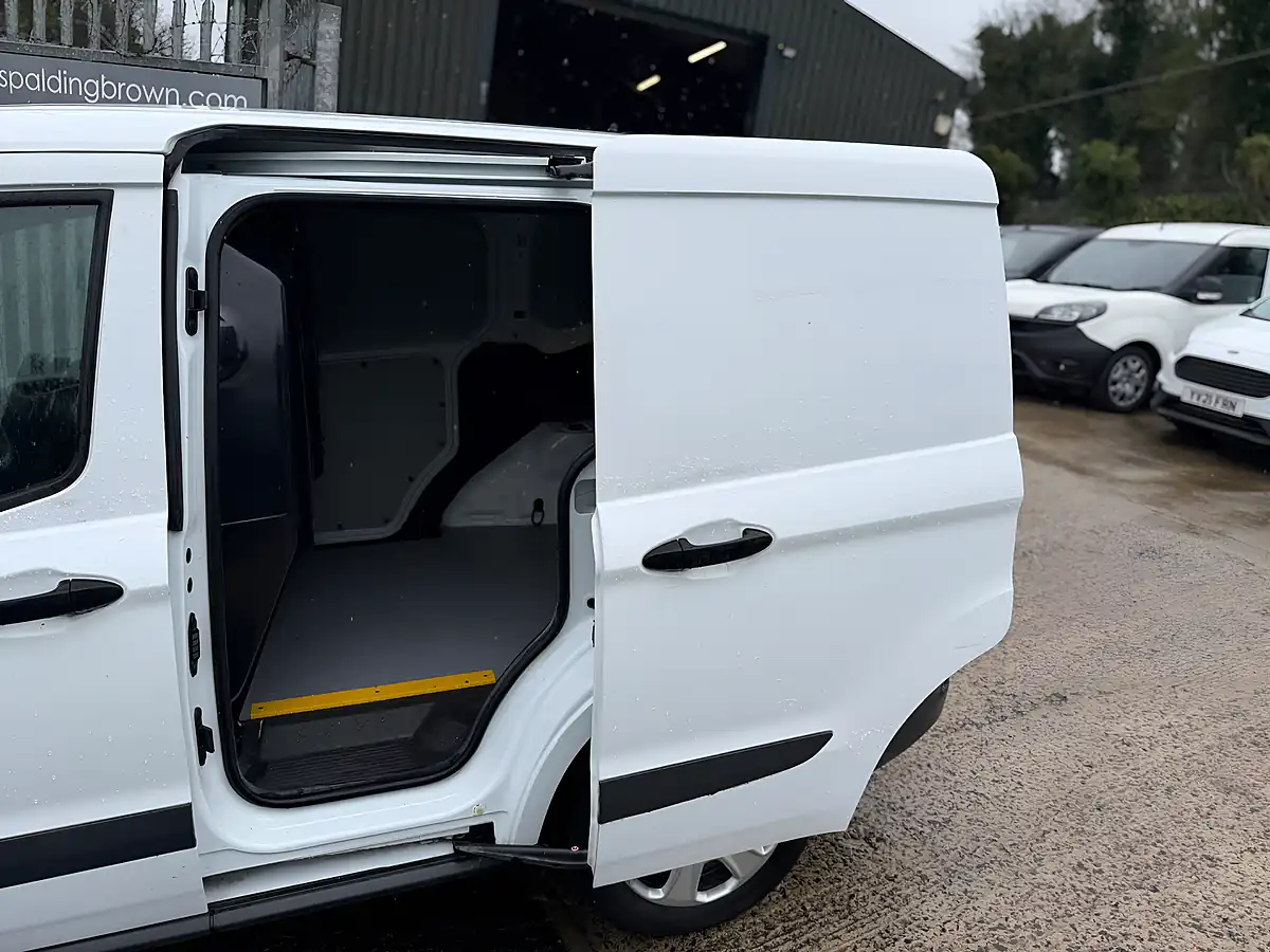 Used 2018 Ford Transit Courier Trend White - Interior and Exterior details 8