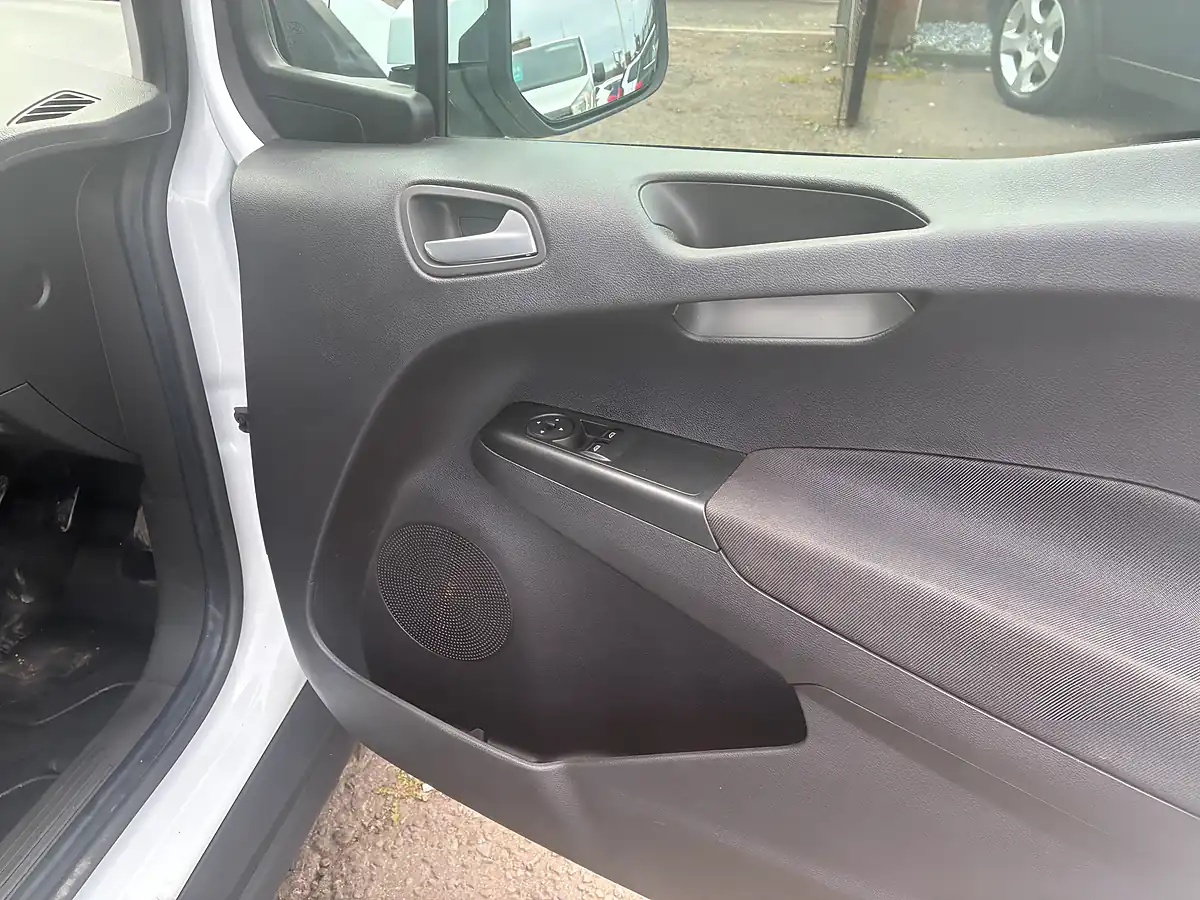 Used 2018 Ford Transit Courier Trend White - Interior and Exterior details 14