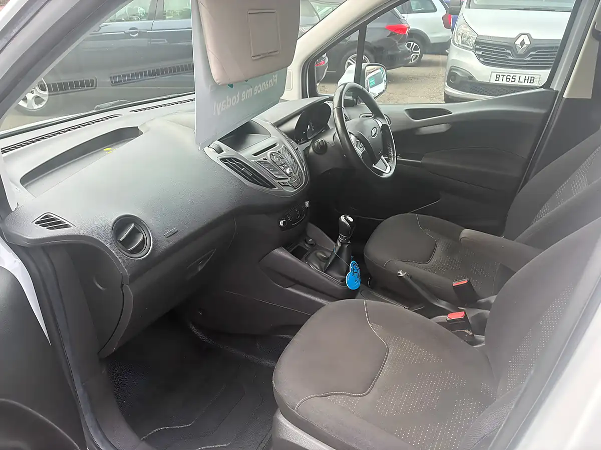 Used 2018 Ford Transit Courier Trend White - Interior and Exterior details 16
