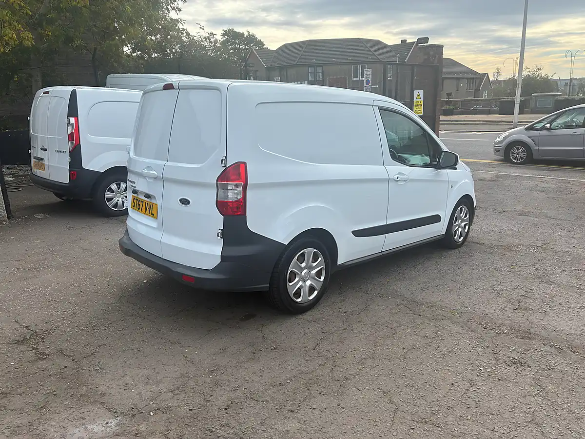 Used 2018 Ford Transit Courier Trend White - Interior and Exterior details 3