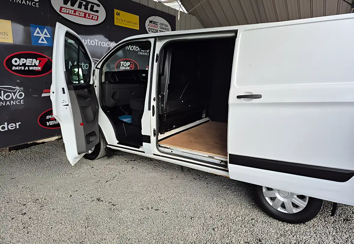 Used 2018 Ford Transit Custom 280 L1 H1 White - Interior and Exterior details 17