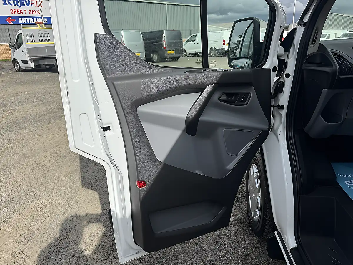Used 2018 Ford Transit Custom 290 L1 H1 White - Interior and Exterior details 9