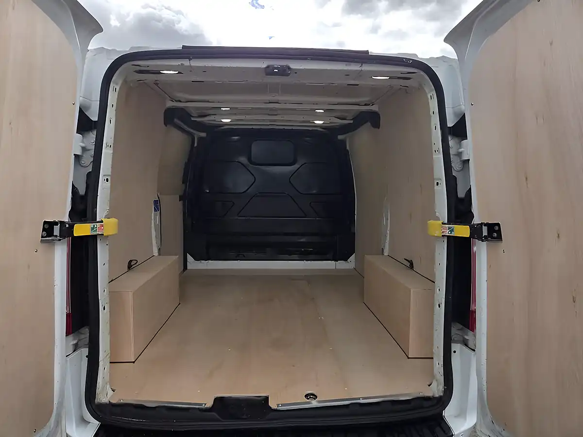 Used 2018 Ford Transit Custom 300 Limited White - Interior and Exterior details 6