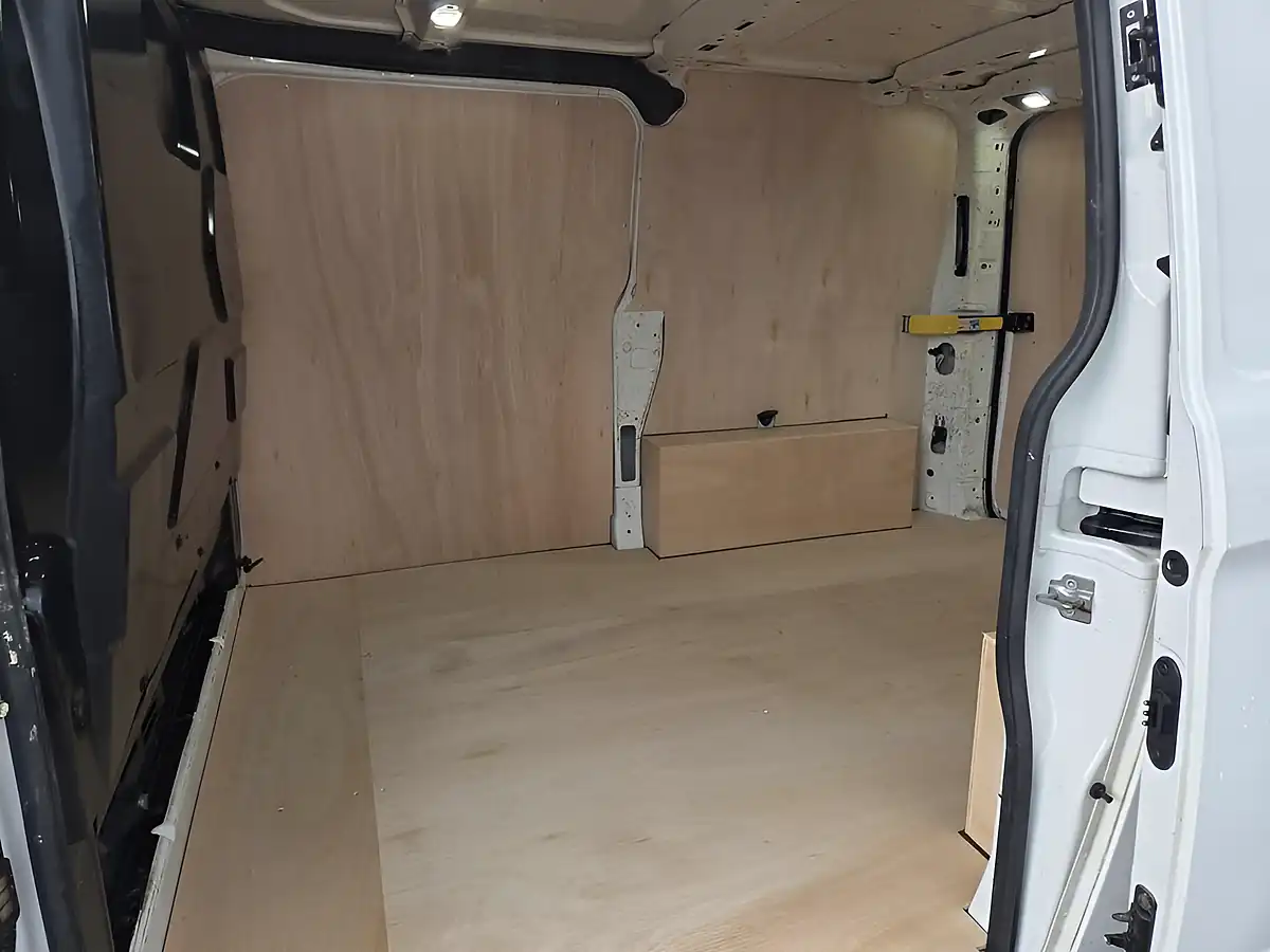 Used 2018 Ford Transit Custom 300 Limited White - Interior and Exterior details 7