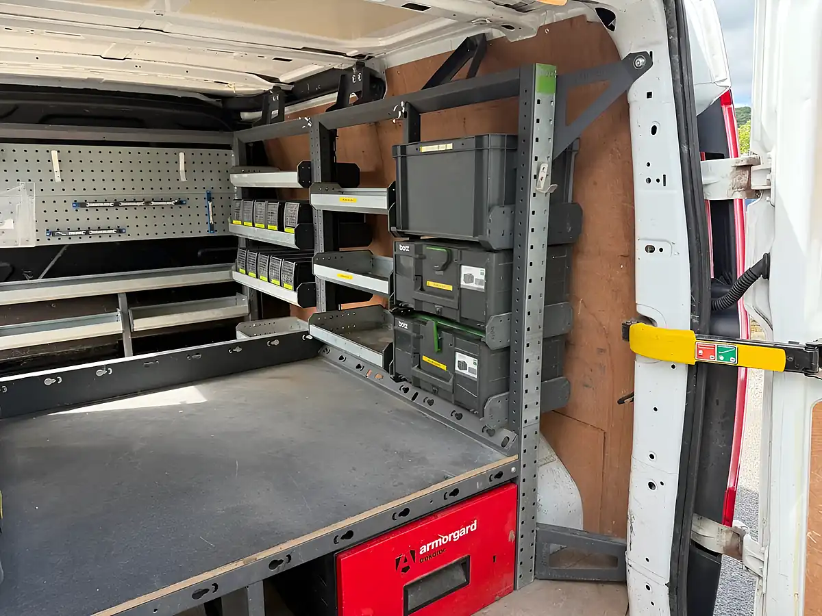 Used 2018 Ford Transit Custom 300 White - Interior and Exterior details 12