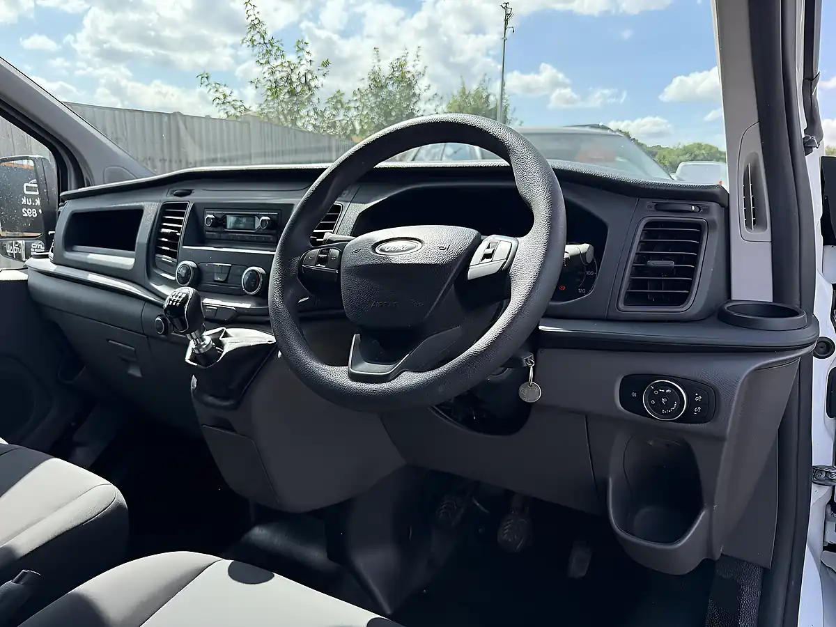 Used 2018 Ford Transit Custom 300 White - Interior and Exterior details 12