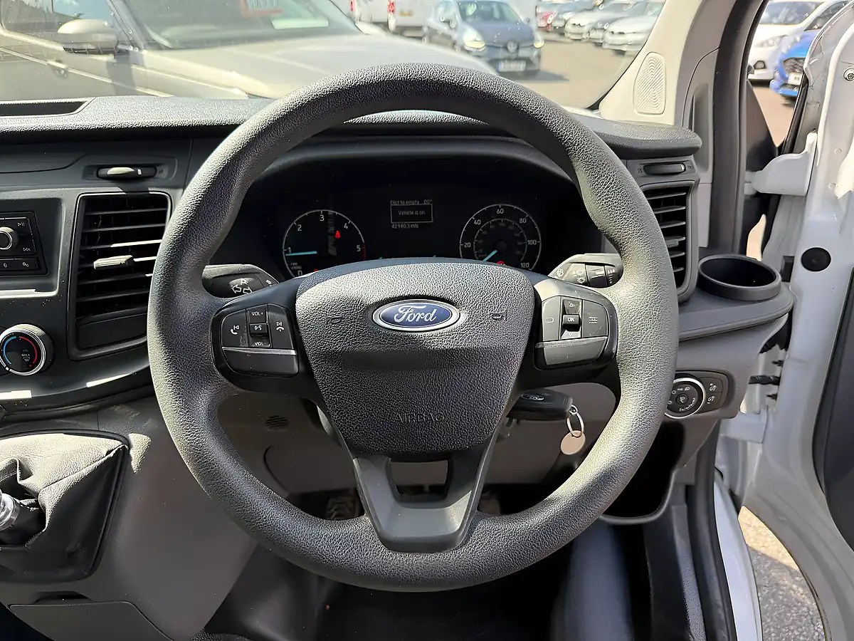 Used 2018 Ford Transit Custom 300 White - Interior and Exterior details 15