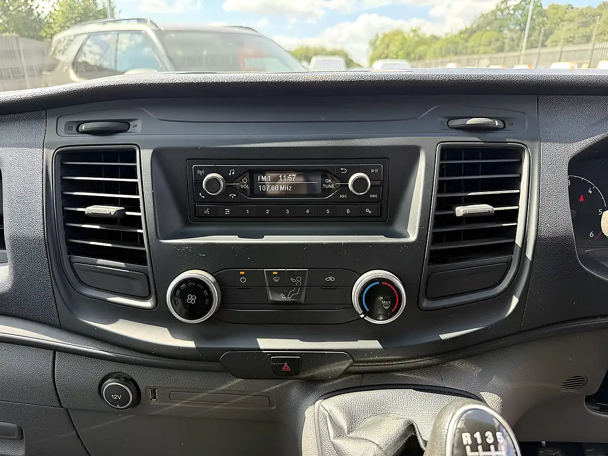 Used 2018 Ford Transit Custom 300 White - Interior and Exterior details 16