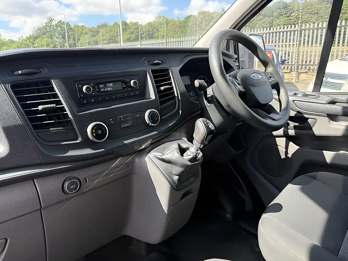 Used 2018 Ford Transit Custom 300 White - Interior and Exterior details 20
