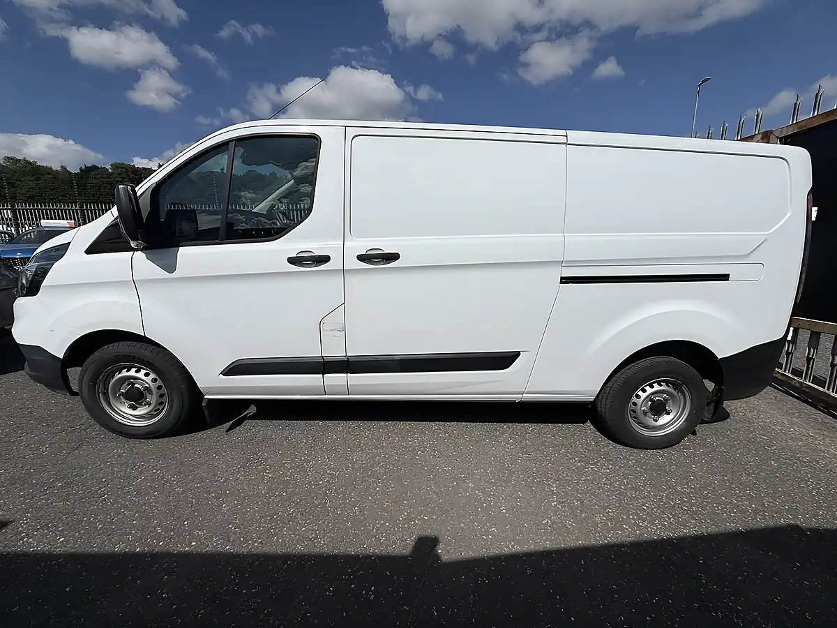 Used 2018 Ford Transit Custom 300 White - Interior and Exterior details 7