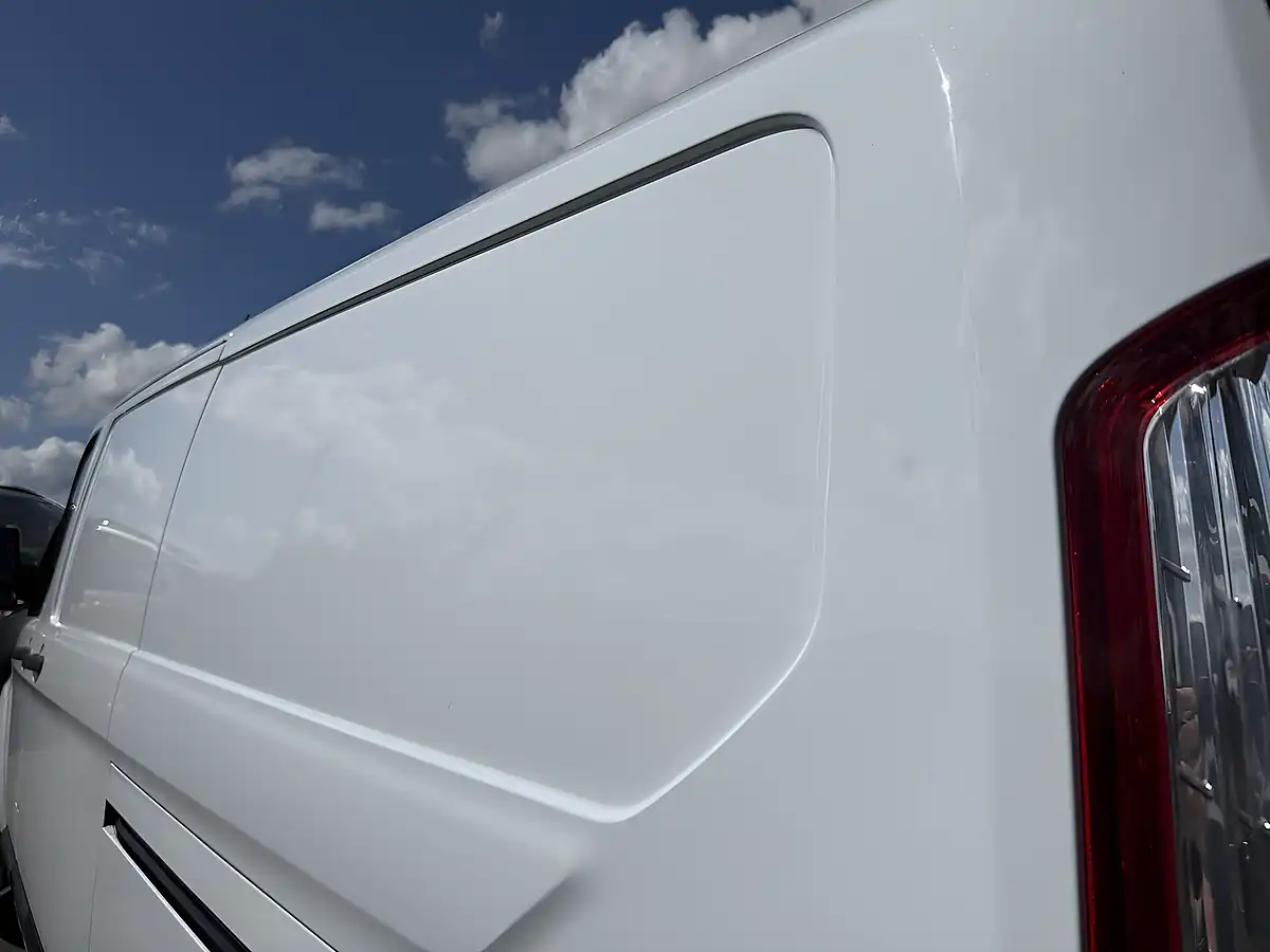 Used 2018 Ford Transit Custom 300 White - Interior and Exterior details 9