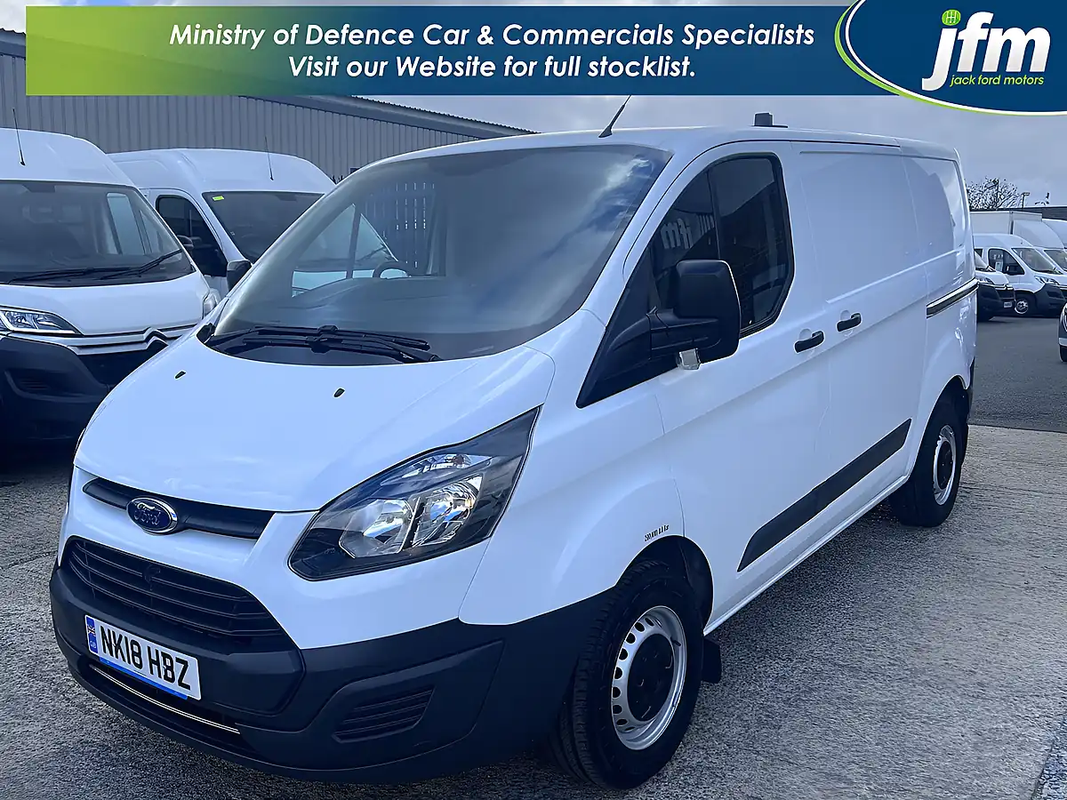 Used 2018 Ford Transit Custom 310 L1H1 Frozen White - Interior and Exterior details 10