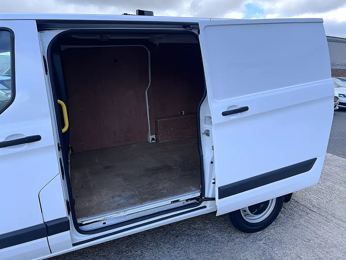 Used 2018 Ford Transit Custom 310 L1H1 Frozen White - Interior and Exterior details 15
