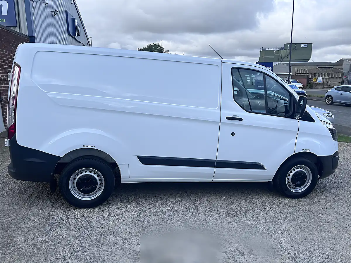 Used 2018 Ford Transit Custom 310 L1H1 Frozen White - Interior and Exterior details 5